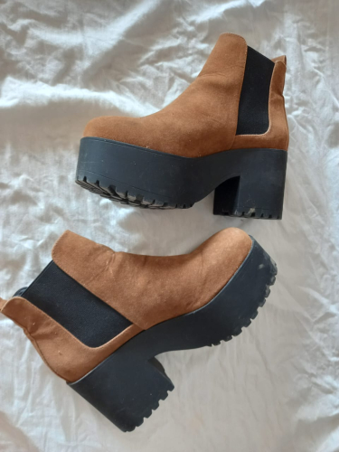 photo article Bottine à semelle...